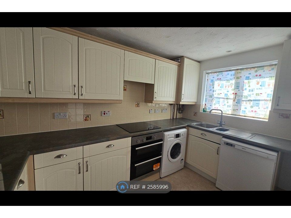 Property photo 3 of 13 Kitchen