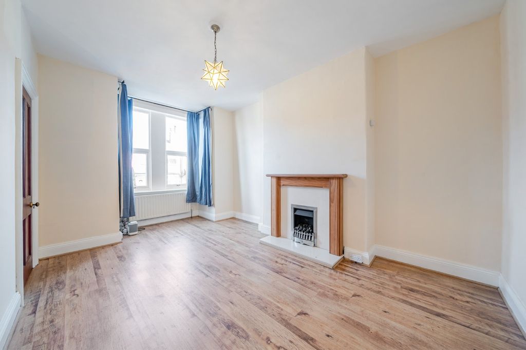 Property photo 2 of 10 Picture No. 05