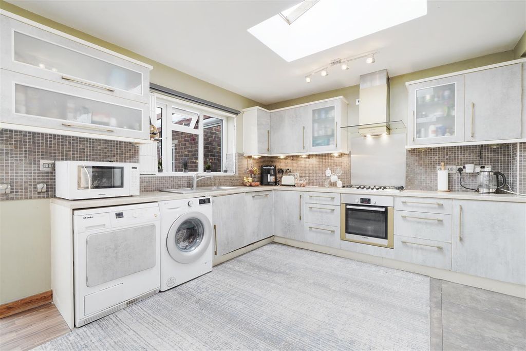 Property photo 2 of 14 Kitchen