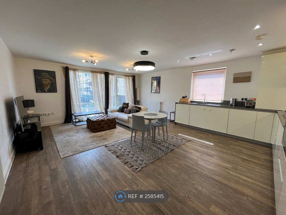 Property photo 3 of 13 Living / Kitchen 2