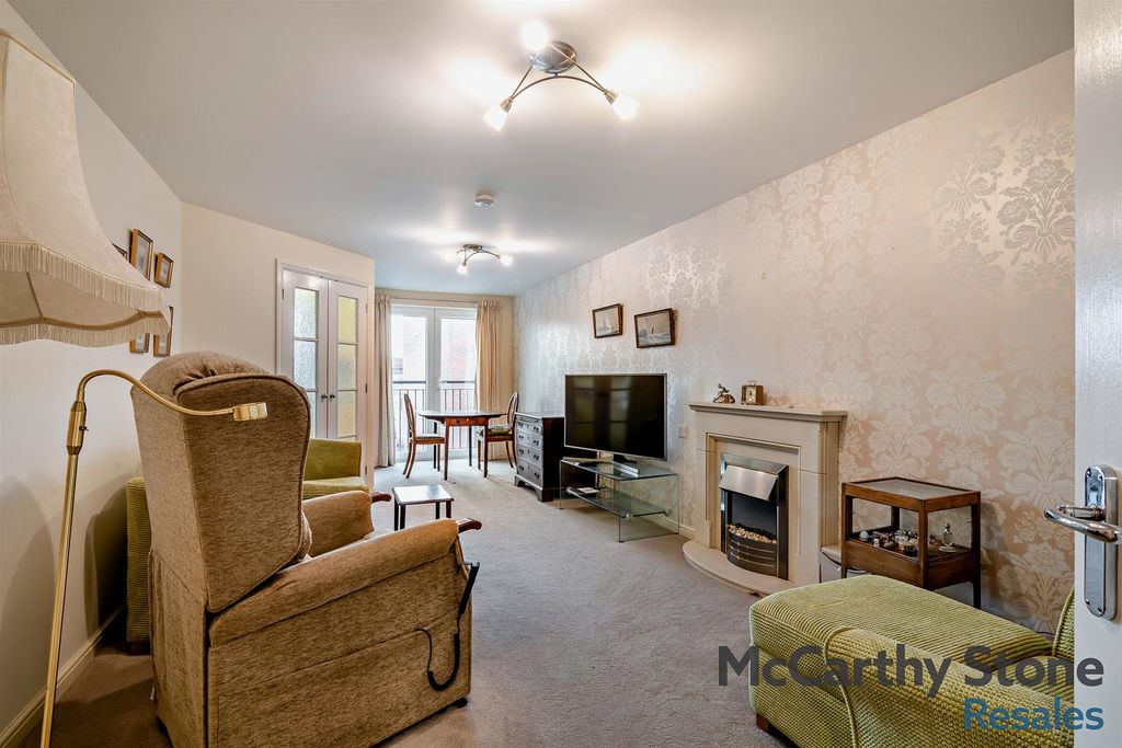 Property photo 3 of 30 8668950-Interior08-800.Jpg