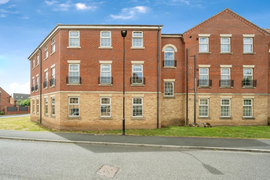 Property photo 1 of 17