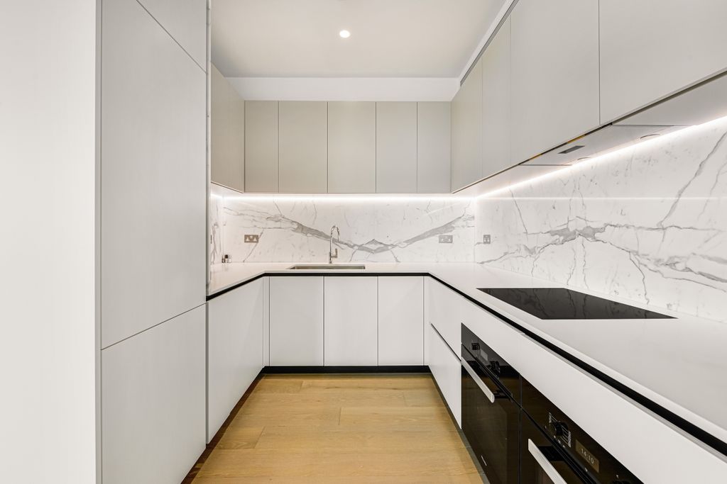 Property photo 2 of 21 Apt 1005 The Towe...