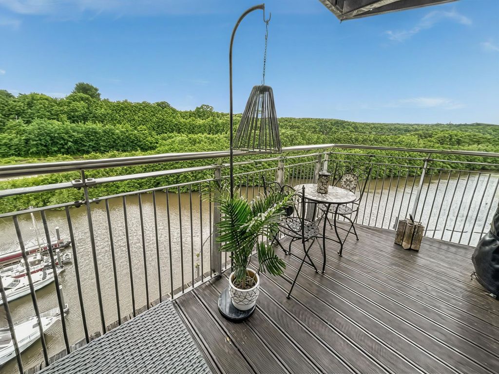 Property photo 2 of 22 Balcony