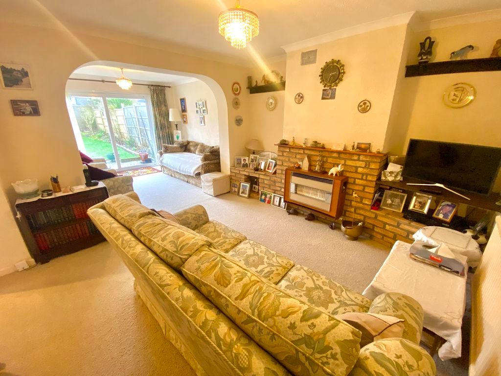 Property photo 3 of 26 Lounge