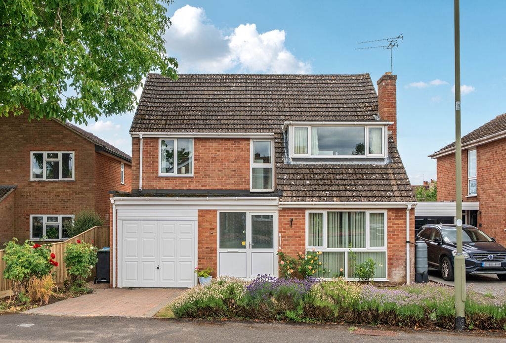 Property photo 1 of 16 1320941-1-686Bb6B...