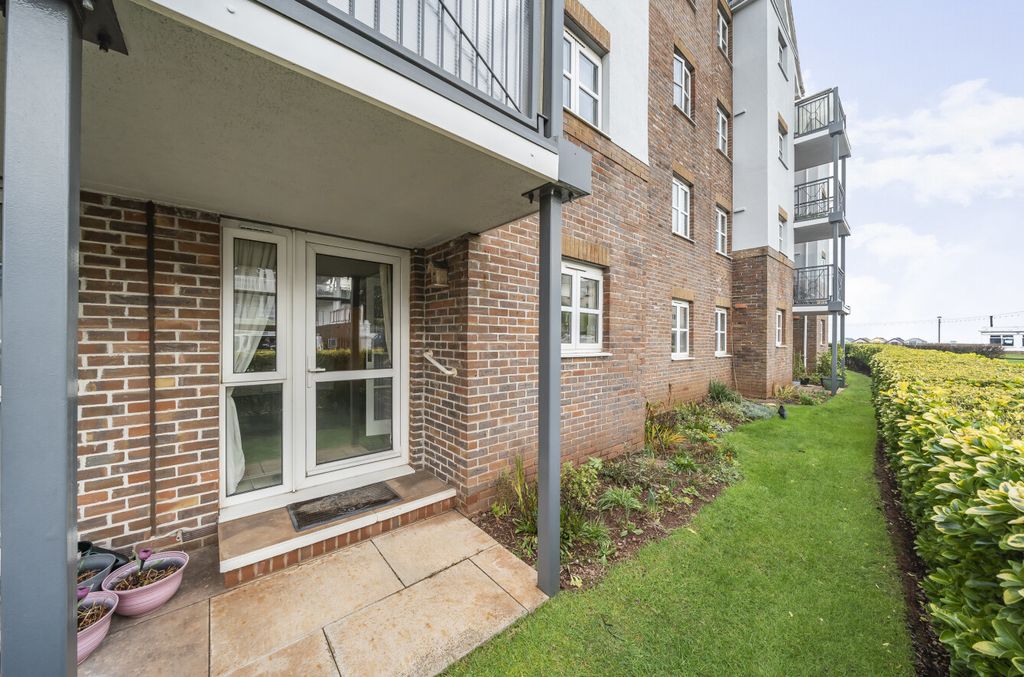 Property photo 2 of 15 2 - Building