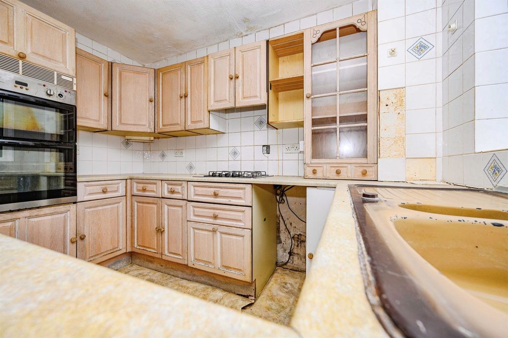 Property photo 2 of 21