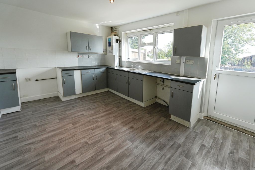 Property photo 3 of 14 Kitchen/Dining Room