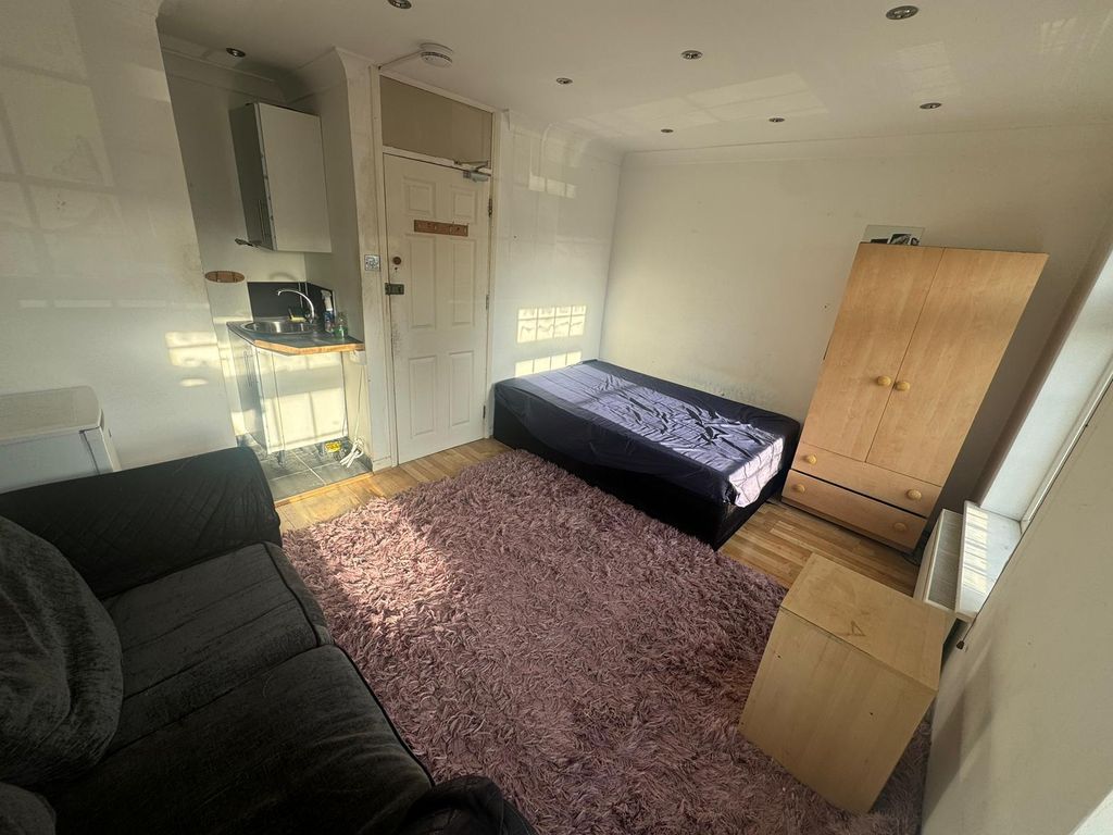 Property photo 3 of 4