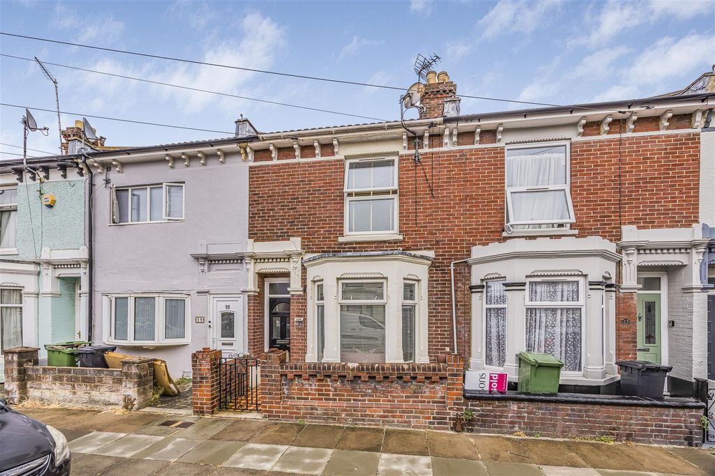 Property photo 2 of 18 21 Highgate Road, Copnor-Porticomarketing-Soldby-2