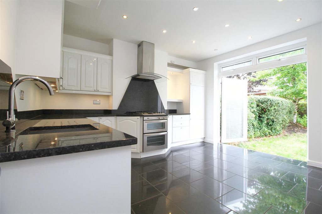 Property photo 2 of 21 Kitchen..Jpg