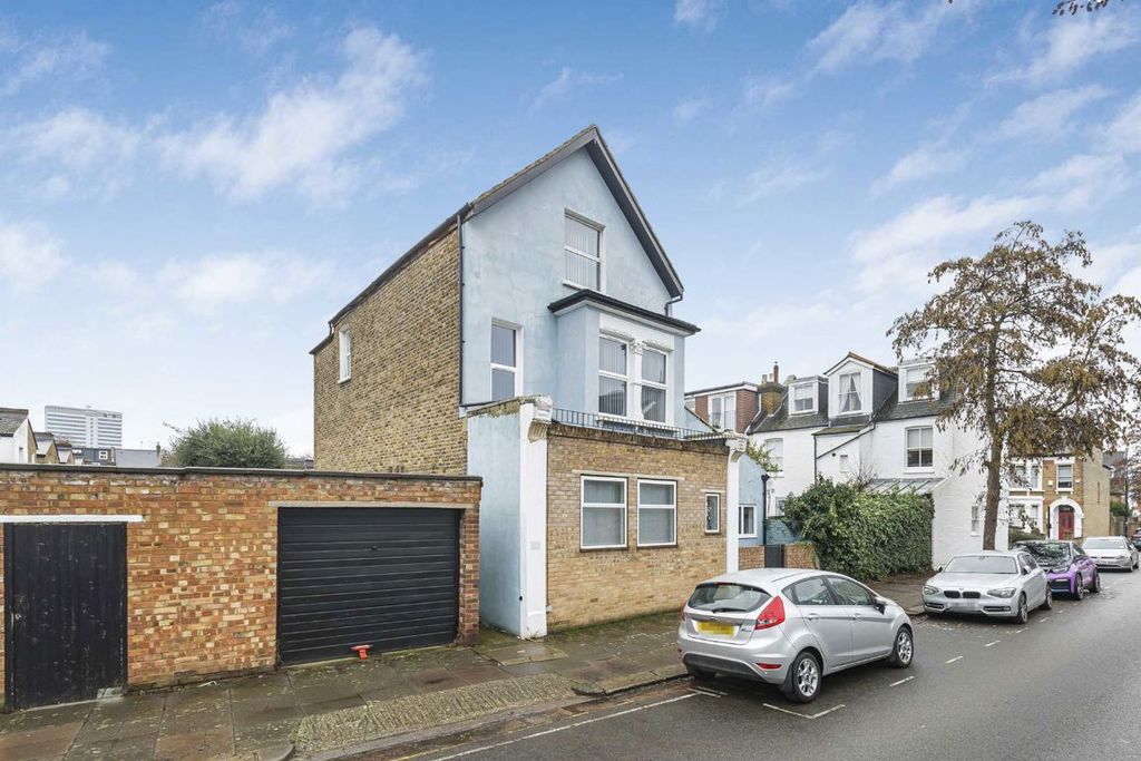 Property photo 1 of 8