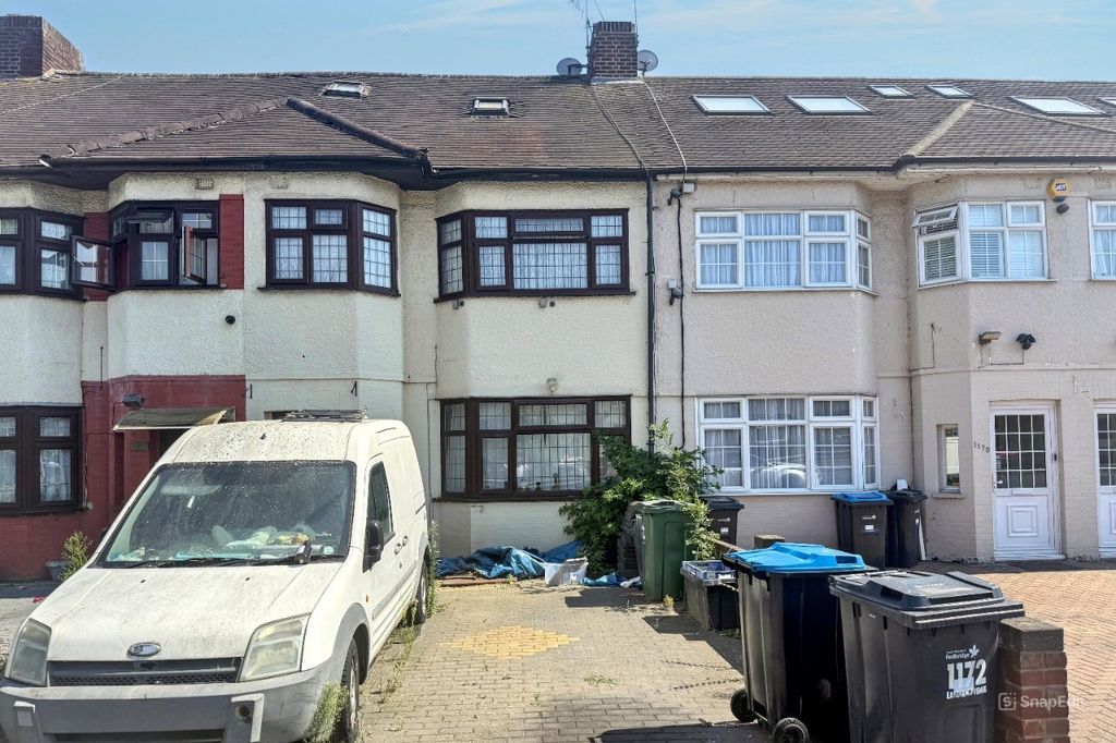 Property photo 1 of 3 1172 Eastern Avenue, Ilford, Ig2 7Sd