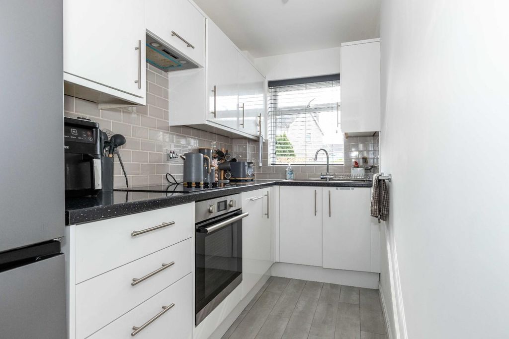 Property photo 3 of 15 Truleigh Court-05.Jpg