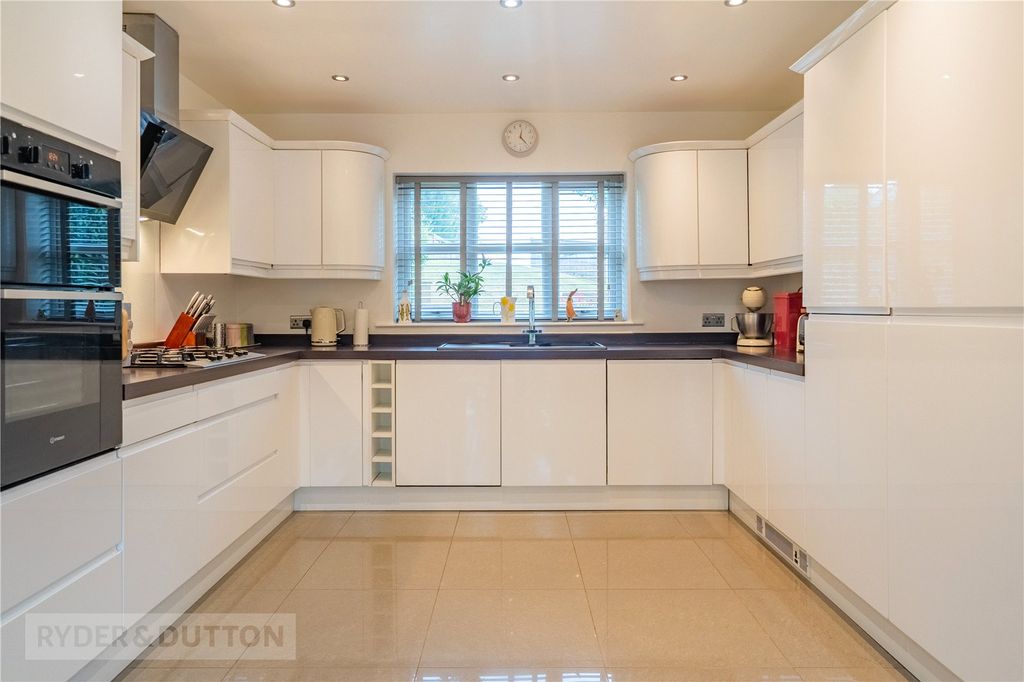 Property photo 2 of 28 Kitchen