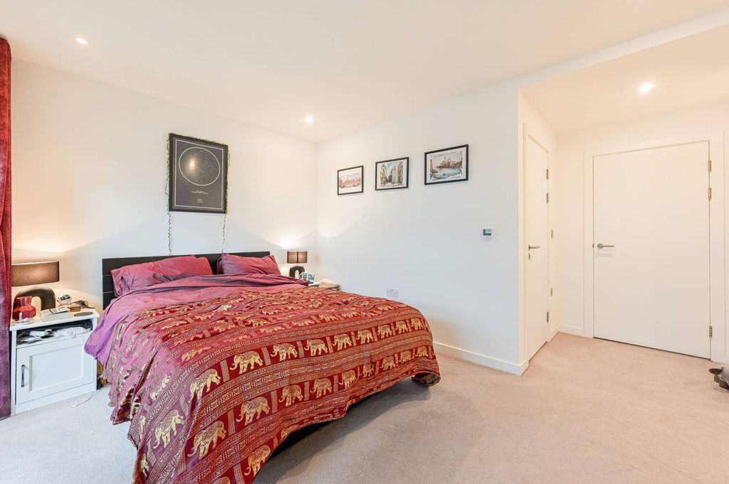 Property photo 3 of 21