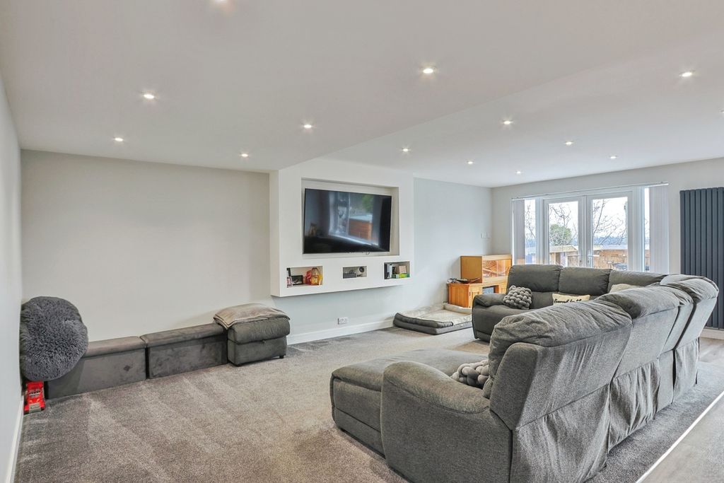 Property photo 3 of 19 Pbox-Img.Jpg