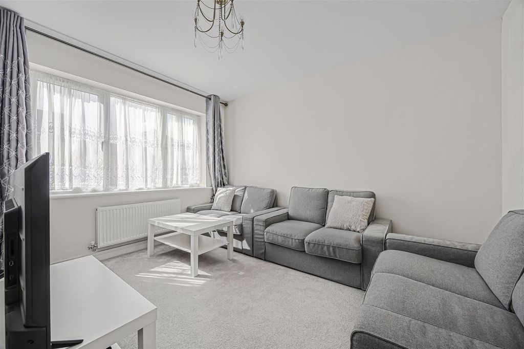 Property photo 2 of 22