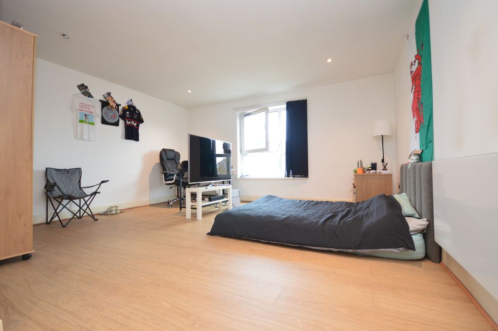 Property photo 3 of 13 Gallery