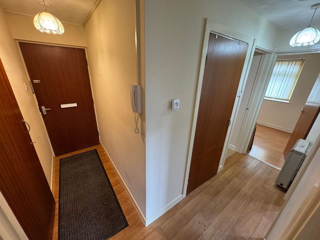 2 bed flat for saleGerddi Rheidol, Trefechan, Aberystwyth SY23 photo 5