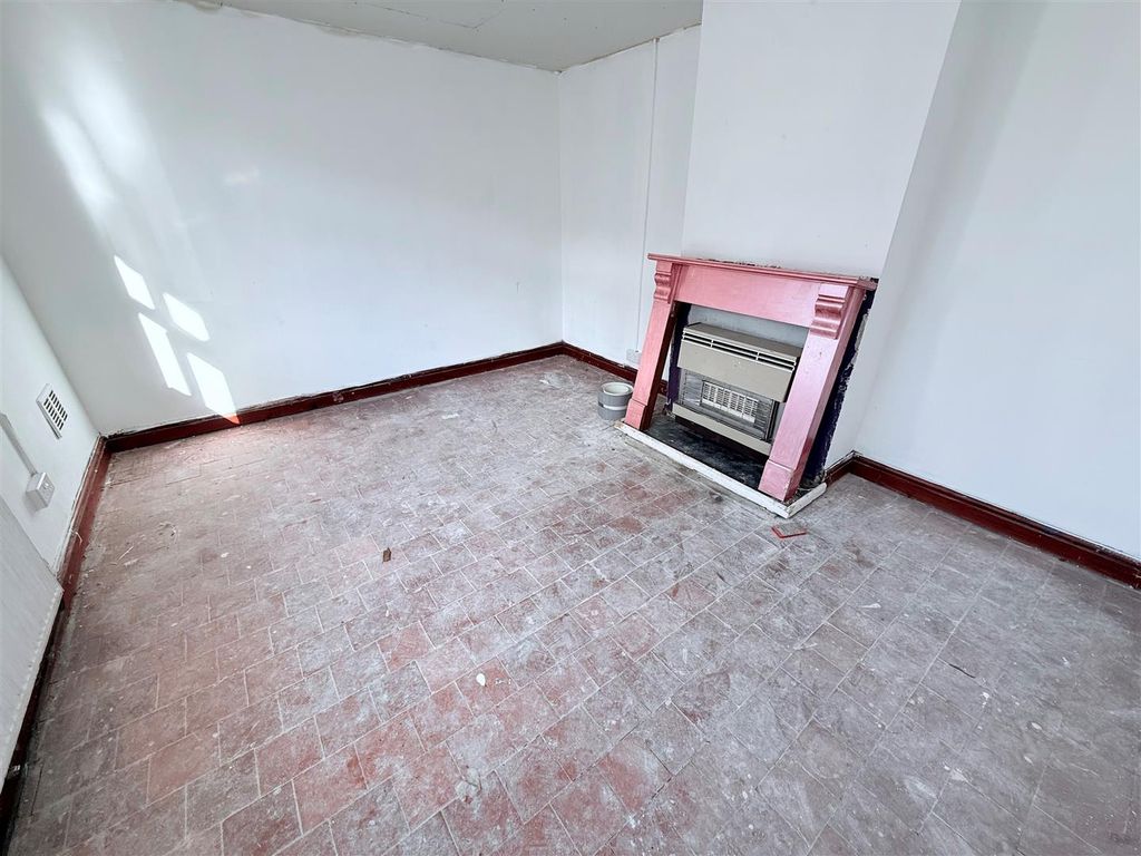 Property photo 3 of 11 Lounge