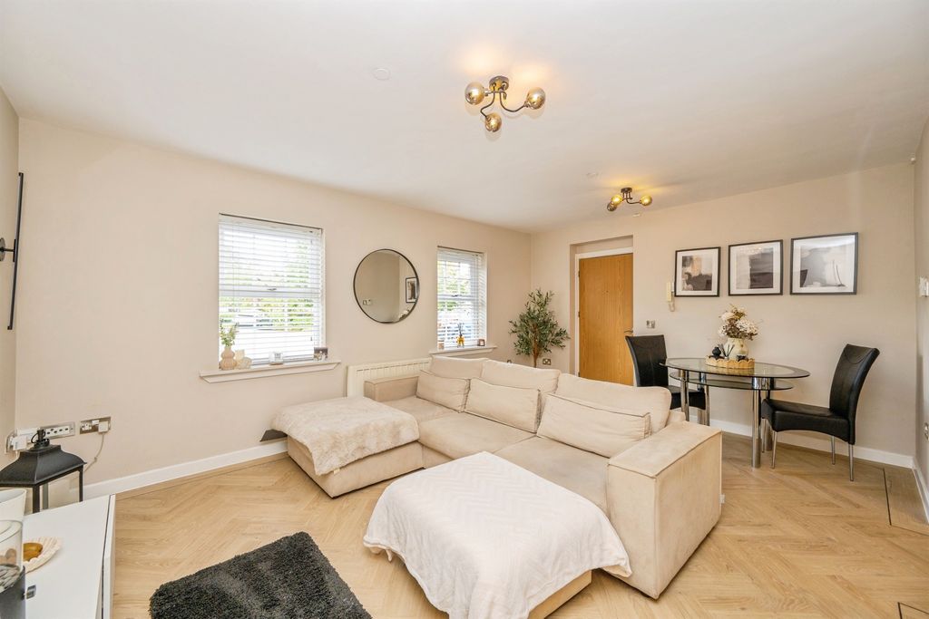 Property photo 3 of 24