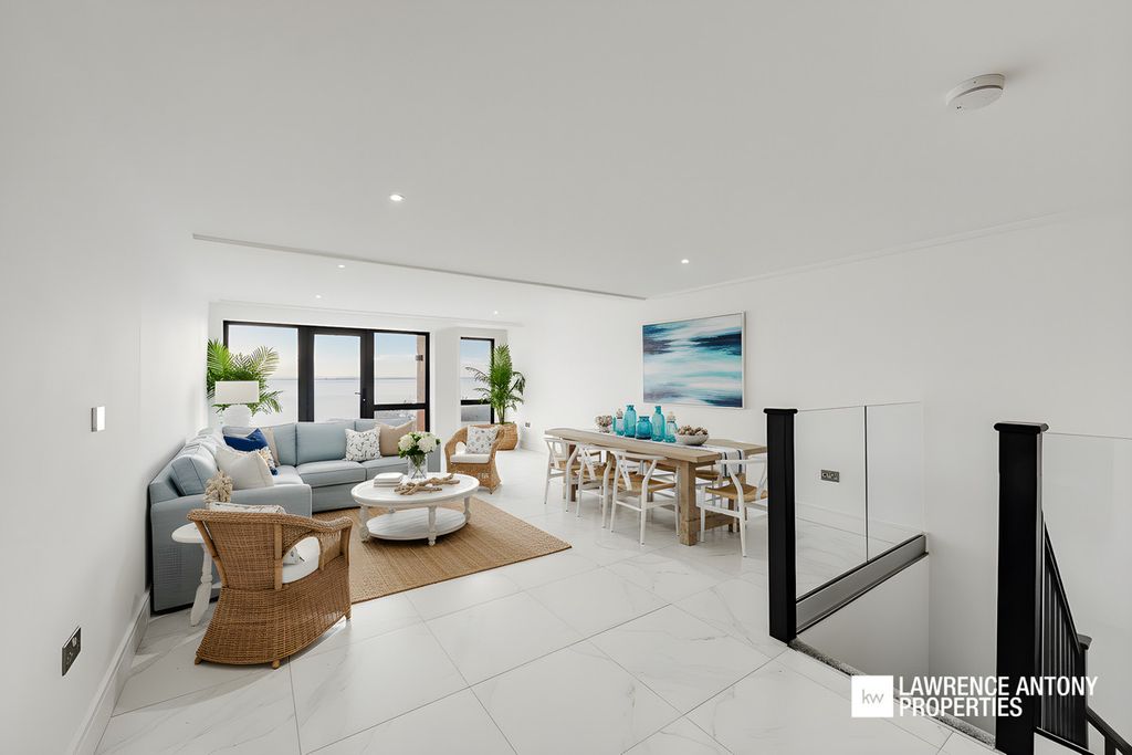 Additional image 7 of 3 bed flat for saleGrand Parade, Leigh-On-Sea SS9