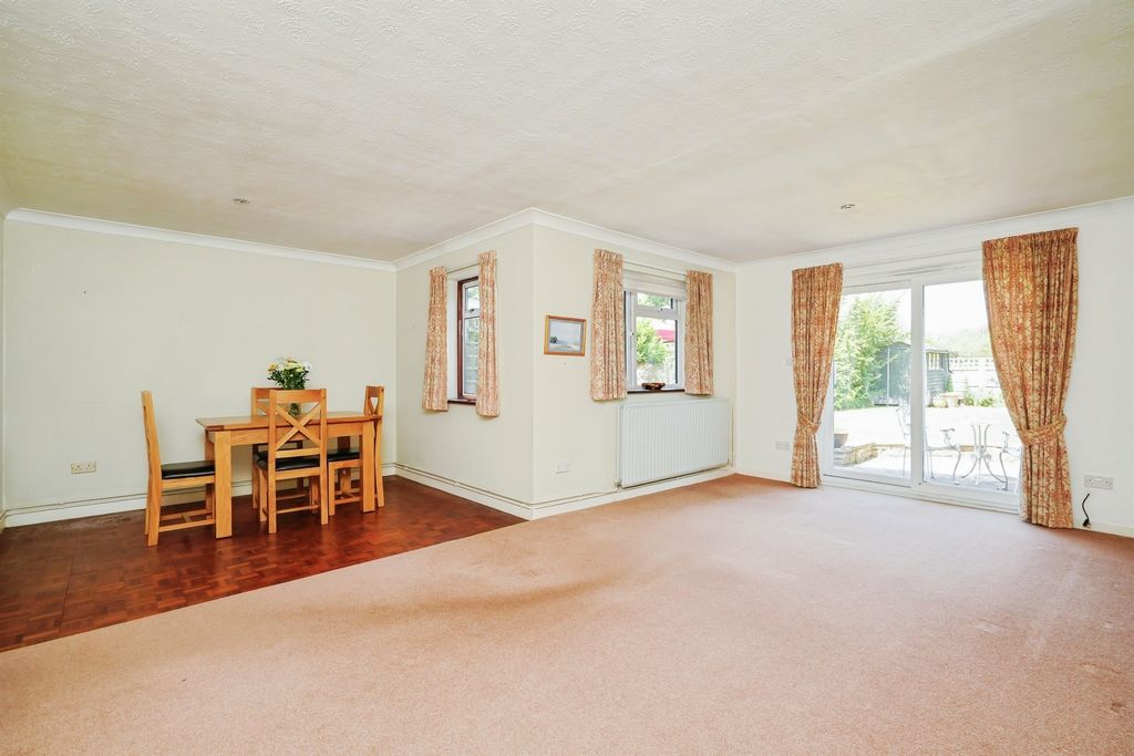Property photo 2 of 20