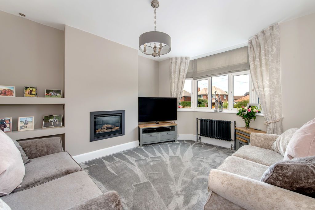 Property photo 2 of 27 Sitting Room