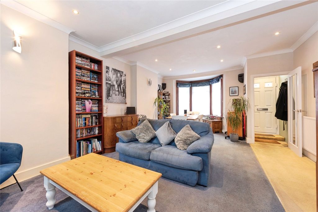 Property photo 2 of 20 Reception