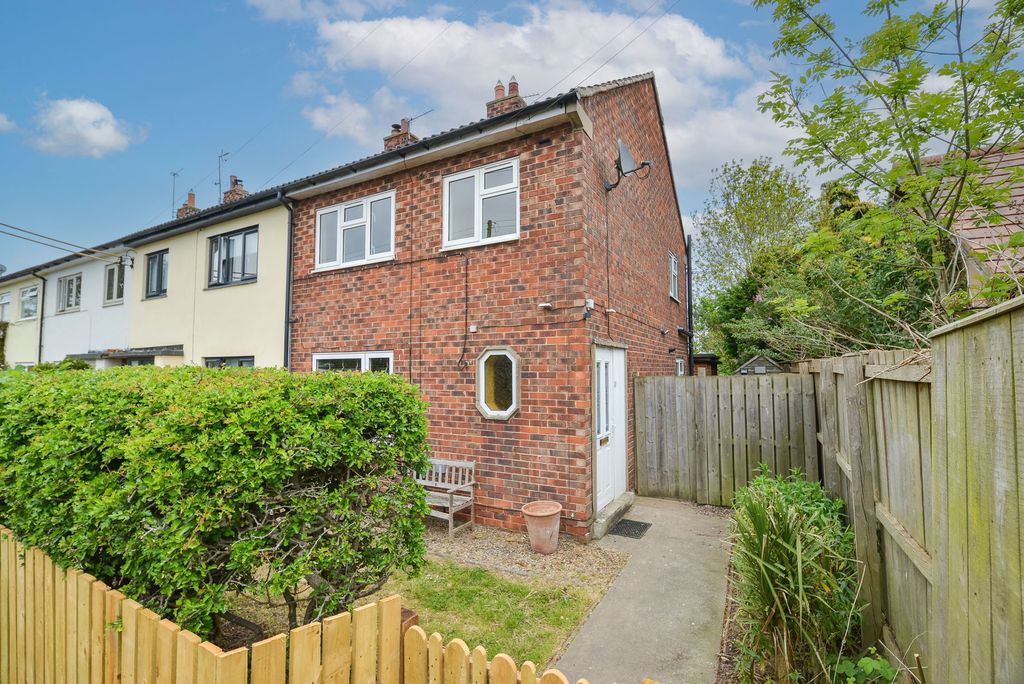 Property photo 2 of 27