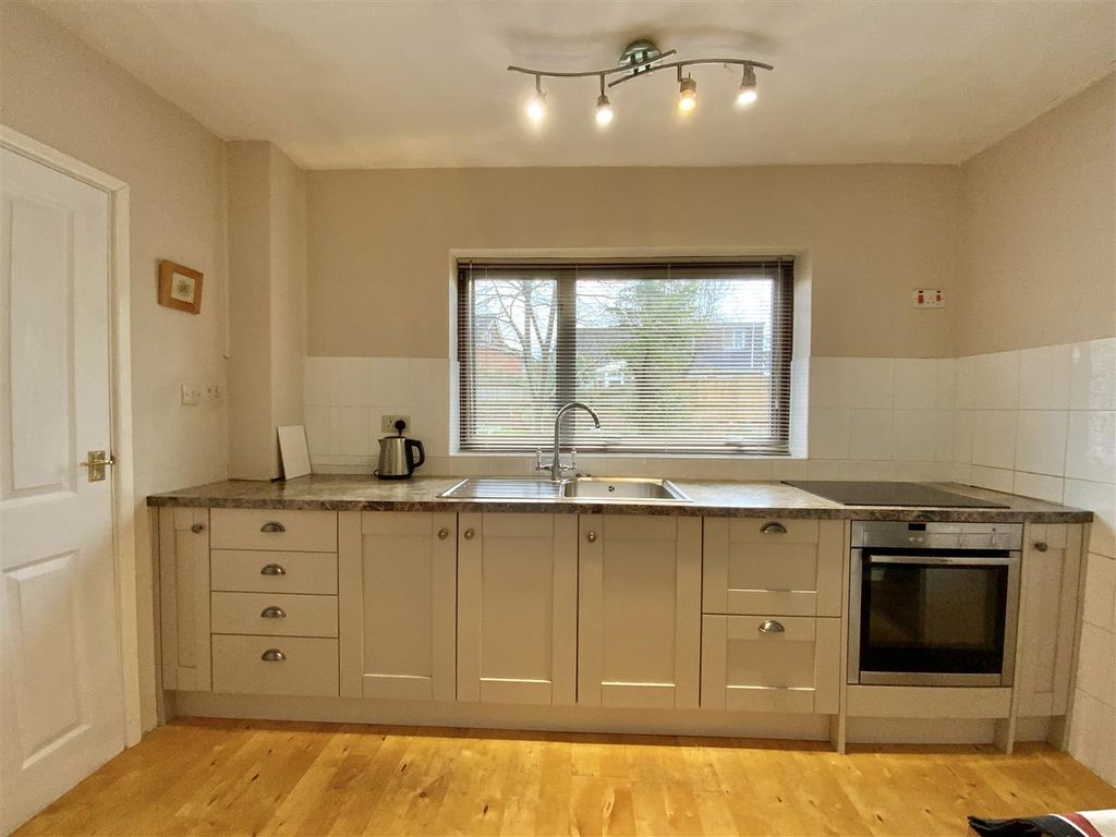 Property photo 3 of 17 Kitchen