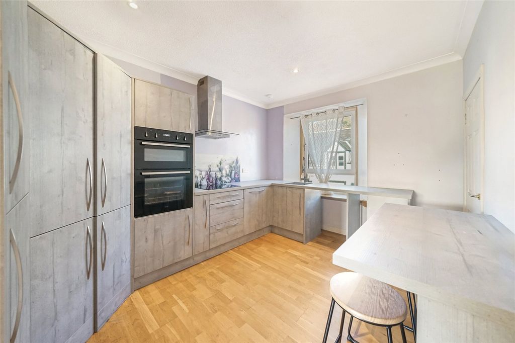 Property photo 3 of 19 Kitchen