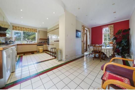Property photo 3 of 12 Kit-Jpg-123