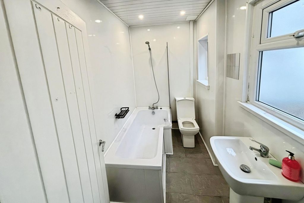 Property photo 3 of 6 Bathroom