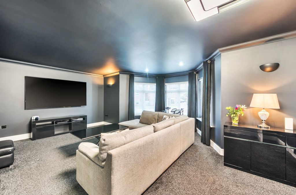 Property photo 3 of 12 1397827-30-69652A...