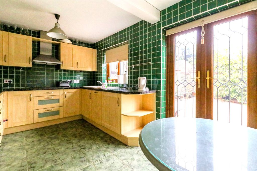 Property photo 2 of 18 Picture No. 24