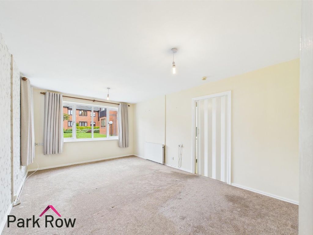 Property photo 3 of 11 Lounge