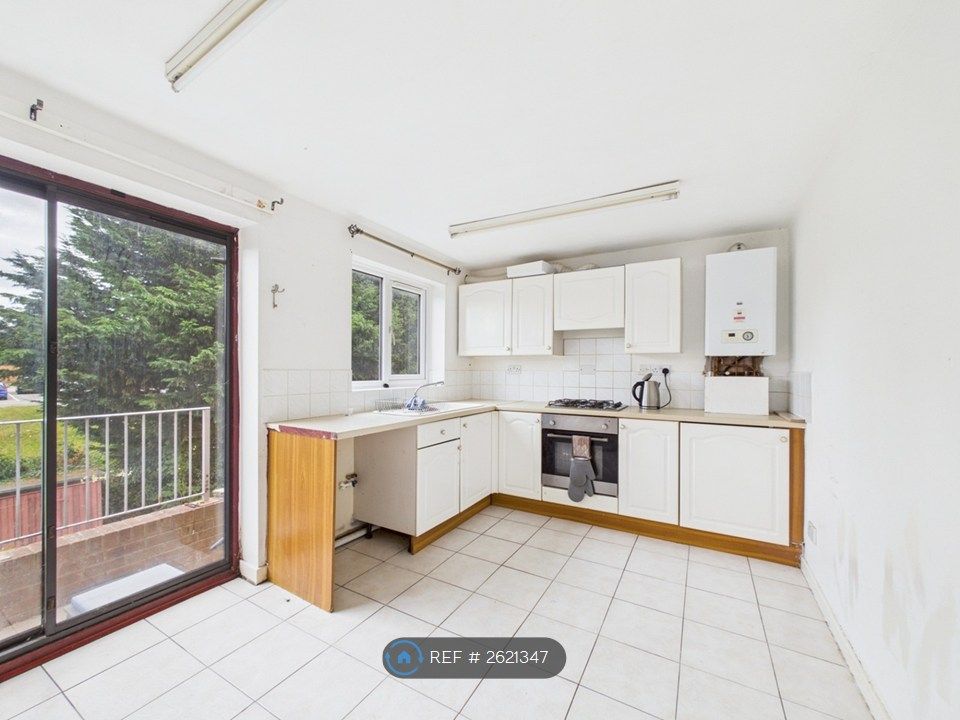 Property photo 3 of 6 Kitchen