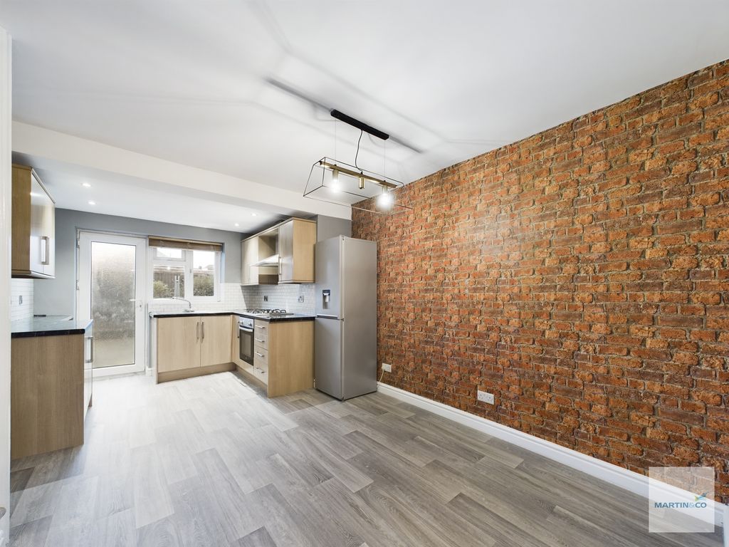 Property photo 2 of 13 Cam03394G0-Pr0233-Still006