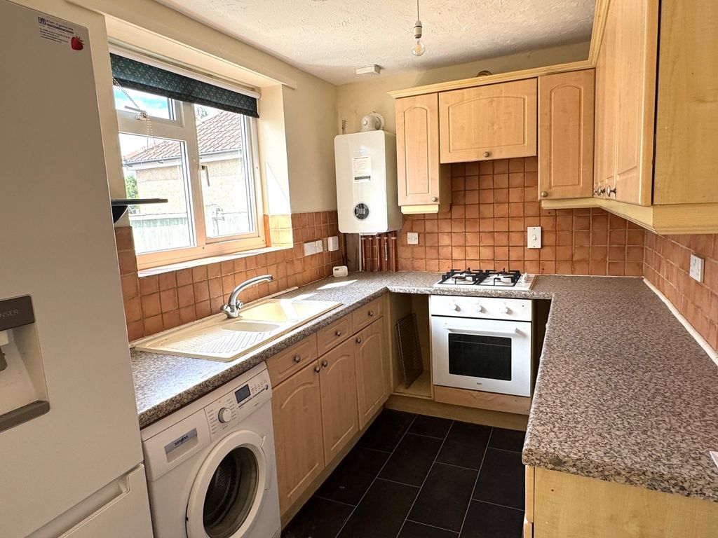 Property photo 3 of 12 Kitchen