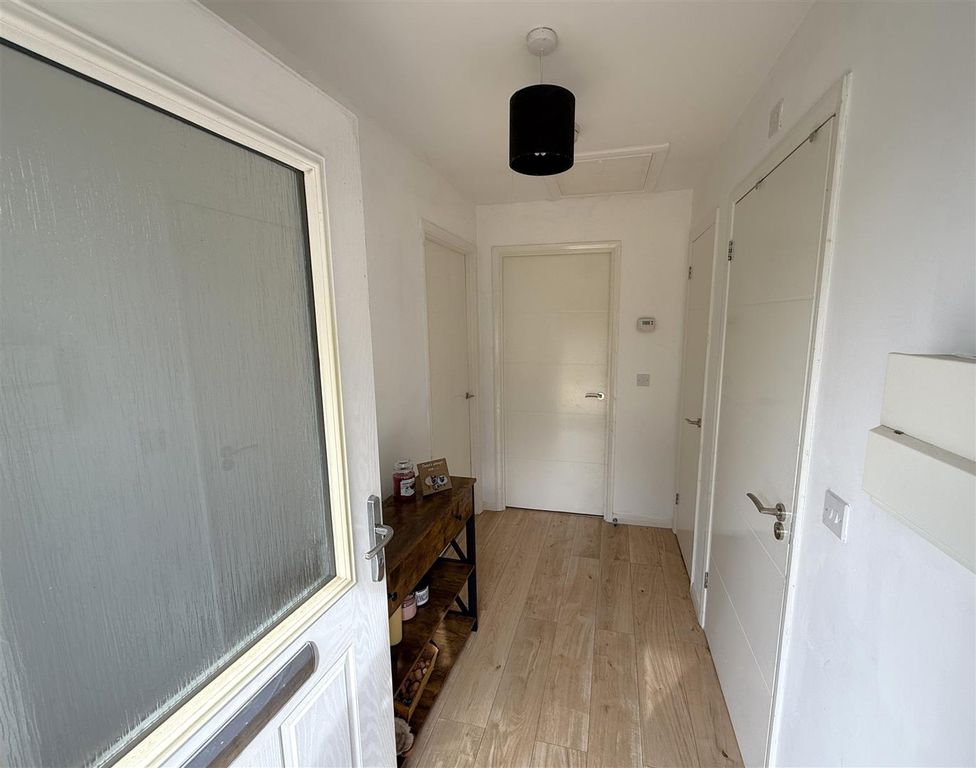 Property photo 3 of 11 Entrance Hall.Jpg