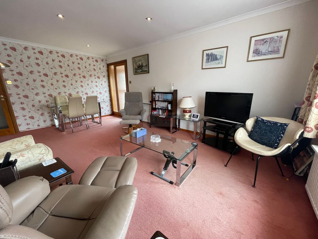 Property photo 3 of 22 Lounge B.Jpg