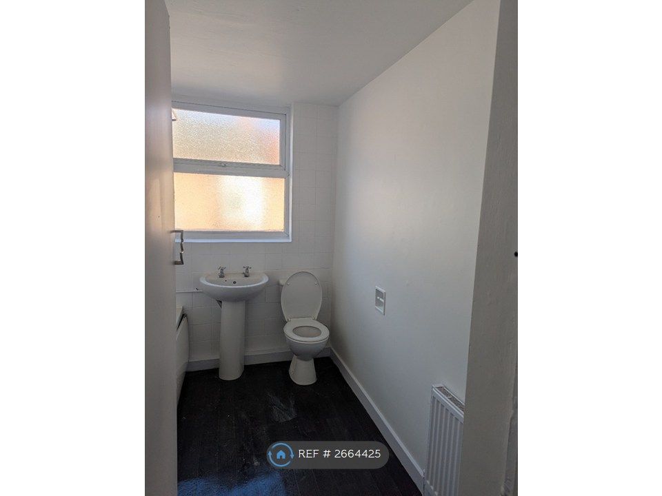 Property photo 2 of 6 Bathroom