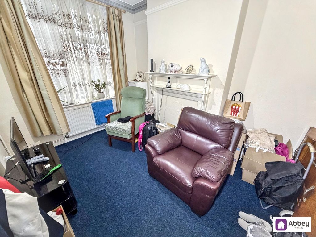 Property photo 2 of 11 Lounge