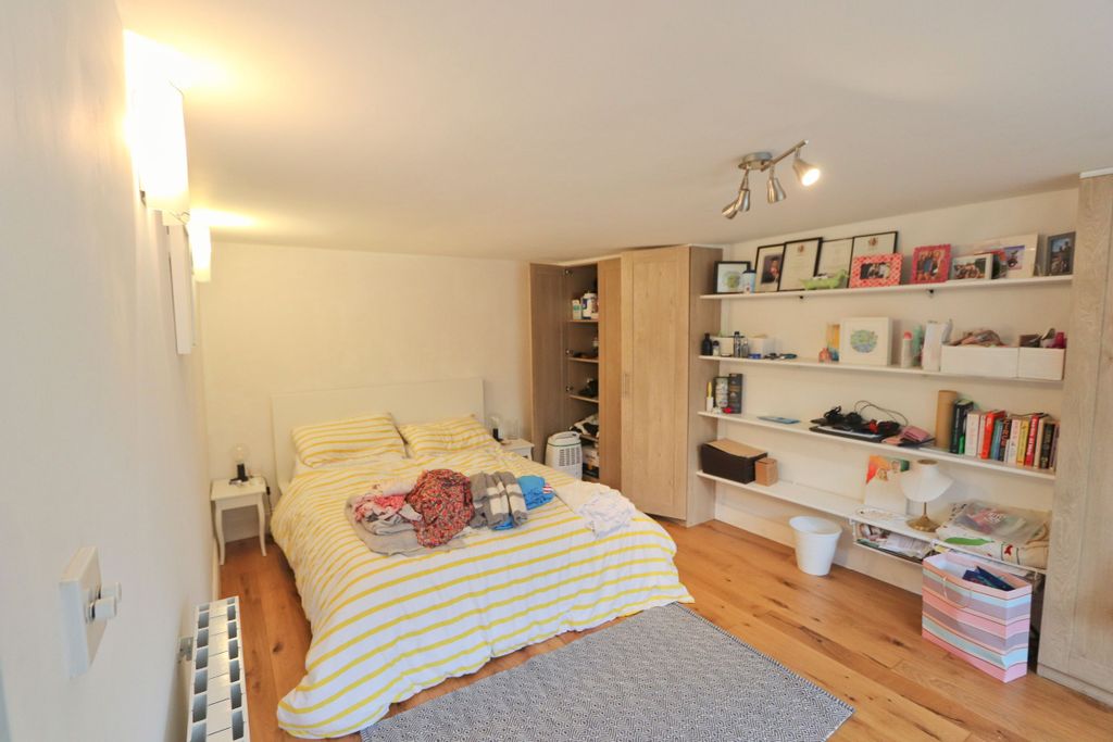 Property photo 3 of 5