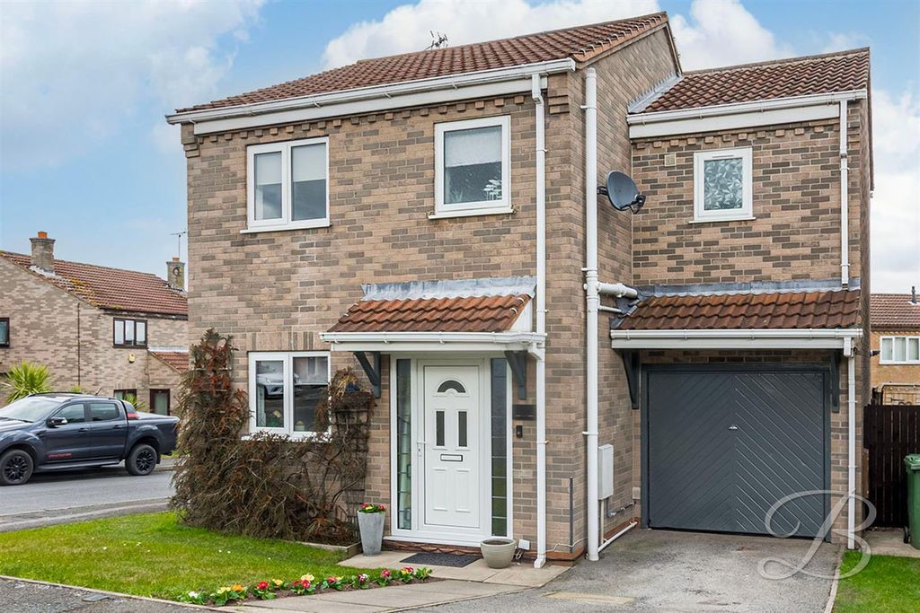 Property photo 1 of 37 8-K1Xbik.Jpg