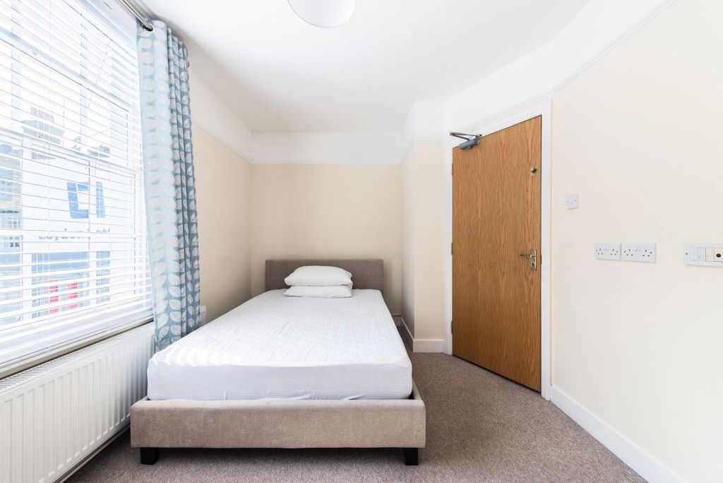 Property photo 3 of 25