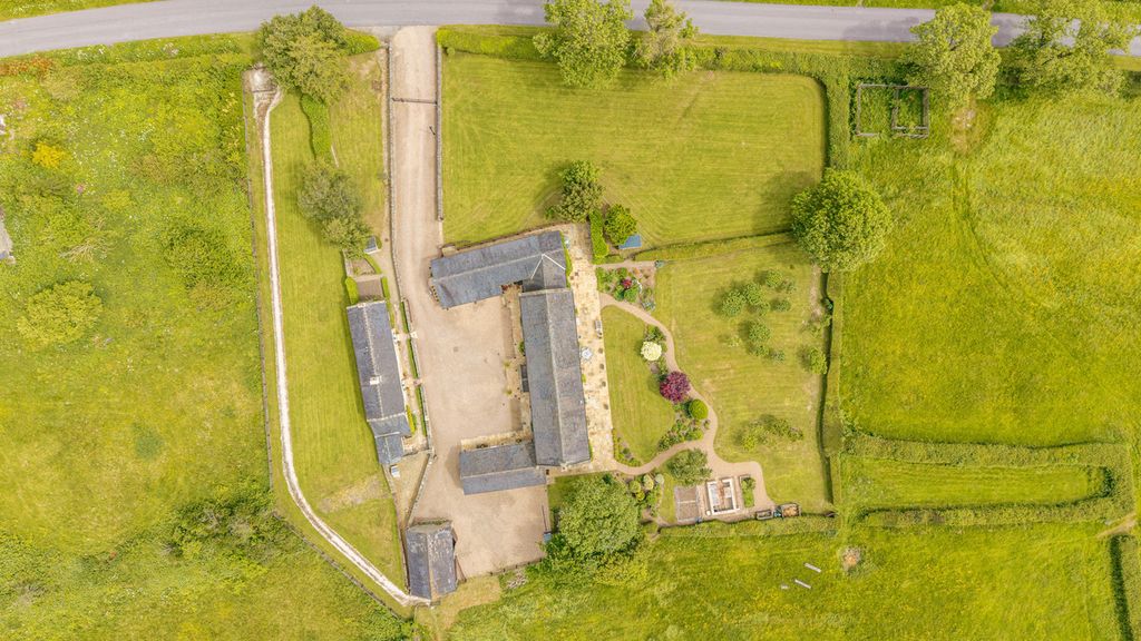 Property photo 3 of 40